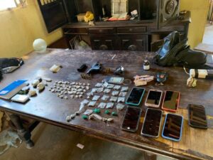 Leia mais sobre o artigo Polícia Militar apreende armas, drogas e desarticula rinha de galo no RN