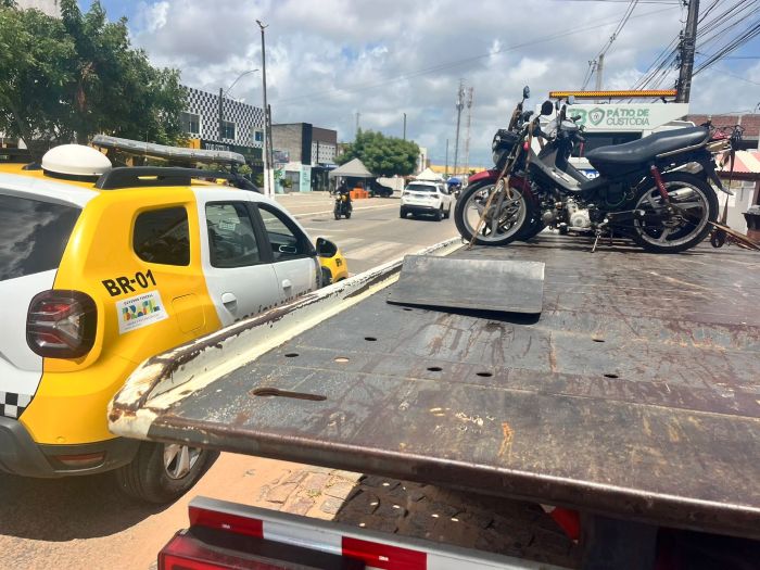 No momento, você está visualizando CPRE/Batalhão Rodoviário remove veículos irregulares e autua mais oito pelo não uso do capacete em Extremoz/RN