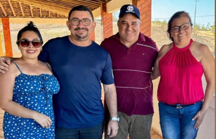 Leia mais sobre o artigo João Câmara: Vice-prefeito Holderlin,  recebe a presidenta do Sinte, Egivania, Jasão,correligionários e amigos na casa de praia 