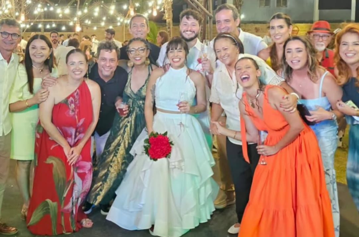 Leia mais sobre o artigo Deputada Natália Bonavides se casa com o advogado Lucas Medina na praia da Redinha 