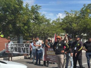 Leia mais sobre o artigo Vigilantes protestam por atraso salarial de terceirizados da saúde em Natal