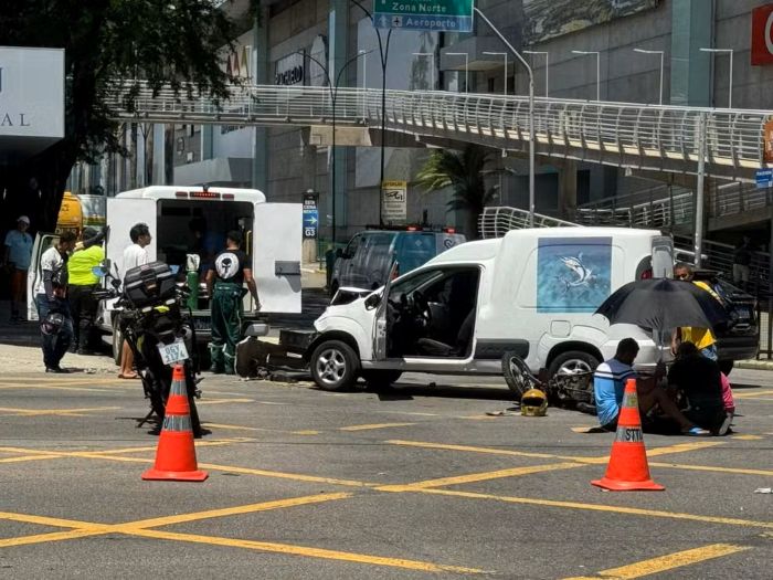 Leia mais sobre o artigo Ambulância com paciente se envolve em acidente com carro e moto em Natal