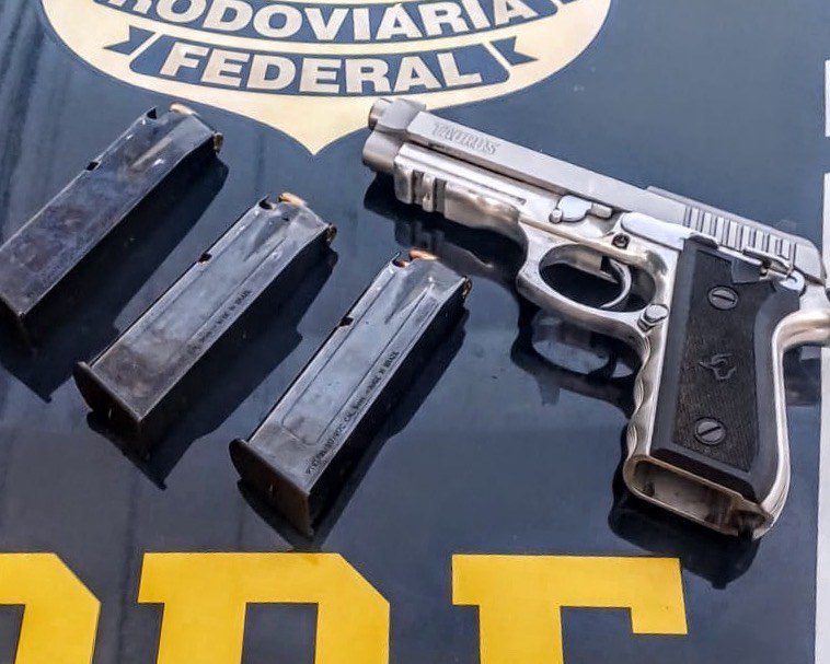 No momento, você está visualizando PRF prende dois homens por crimes distintos durante fiscalizações na BR-101, na Grande Natal