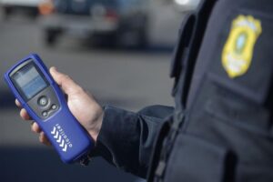 Leia mais sobre o artigo PRF prende homem por embriaguez ao volante com mandado de prisão em aberto por estupro de vunerável em Mossoró/RN