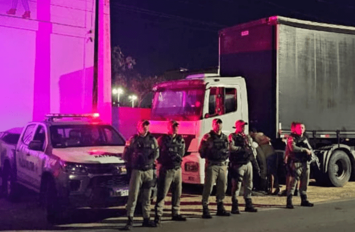 No momento, você está visualizando 8º BPM recupera carreta roubada na cidade de Passa e Fica/RN