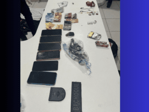 Leia mais sobre o artigo Polícia frustra assalto e liberta família que estava sob ameaça na praia de Búzios