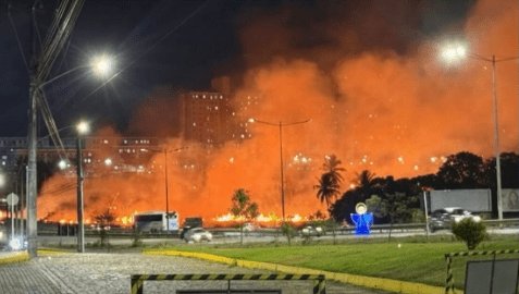 No momento, você está visualizando Incêndio de grandes proporções em área de mata causa medo entre moradores de Emaús, em Parnamirim