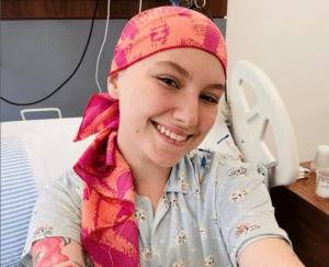 Leia mais sobre o artigo Influenciadora Isabel Veloso morre aos 19 anos após luta contra câncer terminal