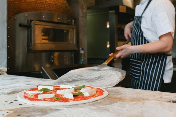 Leia mais sobre o artigo Empresa é condenada a pagar R$ 10 mil a comerciante após vender assador de pizza com defeito em São Bento do Norte