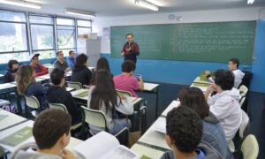 Leia mais sobre o artigo Piso do magistério tem reajuste de 5,4% e vai a R$ 5,1 mil em 2026