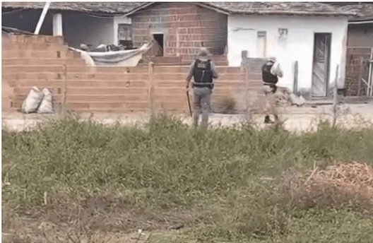 Leia mais sobre o artigo Pânico em Passagem: Homem é preso após invadir casa da prefeita Wedna Mendonça