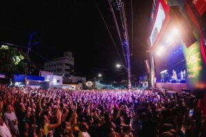 Leia mais sobre o artigo Sesc Parada na Ladeira reúne mais de 30 mil pessoas no Centro de Natal