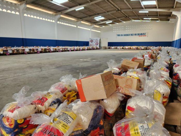 No momento, você está visualizando Armazém da Caridade realiza primeira entrega de alimentos de 2026 com 12 toneladas arrecadadas nos shows do “Verão CLAP 26” em Pirangi