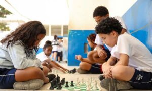 Leia mais sobre o artigo MEC fará pesquisa sobre impacto da restrição de celular nas escolas