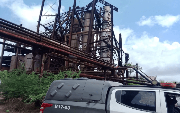 No momento, você está visualizando Equipe do 17º BPM prende indivíduos que furtavam material de usina desativada em Ceará-Mirim