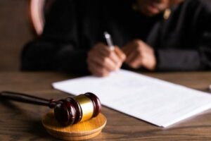 Leia mais sobre o artigo Agressor e pais devem indenizar vítima que ficou incapaz após ataque físico