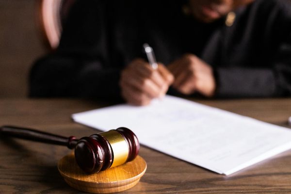 Leia mais sobre o artigo Agressor e pais devem indenizar vítima que ficou incapaz após ataque físico