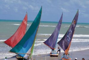 Leia mais sobre o artigo Prefeitura de Touros realiza mais uma Regata de Jangadas na Praia de Cajueiro