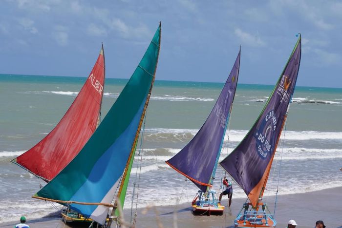 Leia mais sobre o artigo Prefeitura de Touros realiza mais uma Regata de Jangadas na Praia de Cajueiro
