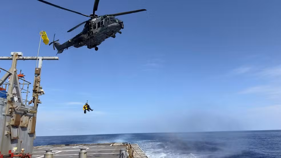 Leia mais sobre o artigo Marinha e FAB resgatam norte-americano com problema de saúde em alto-mar em ação que partiu de Natal