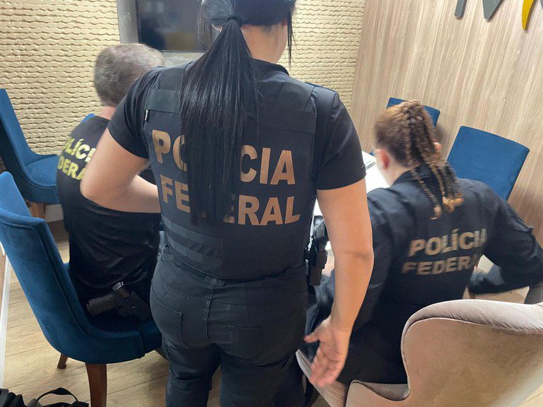 Leia mais sobre o artigo PF faz operação para desarticular núcleo de lavagem de dinheiro de organização criminosa