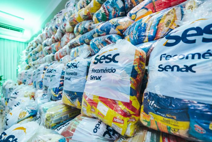 Leia mais sobre o artigo Primeira entrega de alimentos do Sesc Mesa Brasil do ano beneficia cerca de 4 mil famílias 