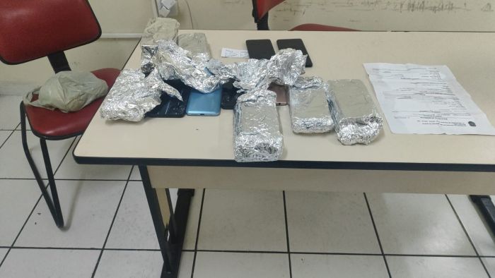 No momento, você está visualizando Mulher é presa ao tentar viajar para Fortaleza com 43 celulares furtados em prévia carnavalesca na Redinha em Natal