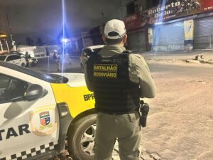 Leia mais sobre o artigo Homem é preso em blitz do Batalhão Rodoviário dirigindo motocicleta em alto estado de embriaguez