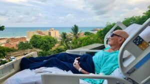 Leia mais sobre o artigo Hospital Universitário Onofre Lopes-UFRN promove momento de cuidado humanizado com vista para o mar