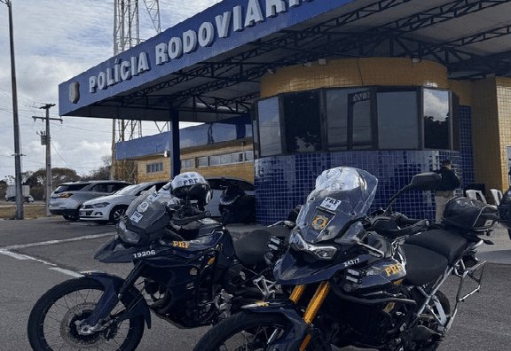 Leia mais sobre o artigo PRF prende passageiro por importunação sexual em ônibus na BR-304