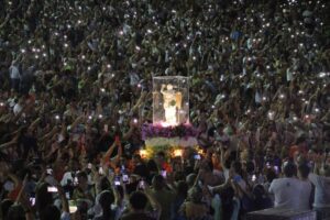 Leia mais sobre o artigo Multidão acompanha consagração da Arquidiocese a São Miguel durante vigília em Natal