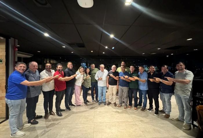 Leia mais sobre o artigo Álvaro Dias intensifica articulações em Brasília e reúne prefeitos em movimento rumo a 2026