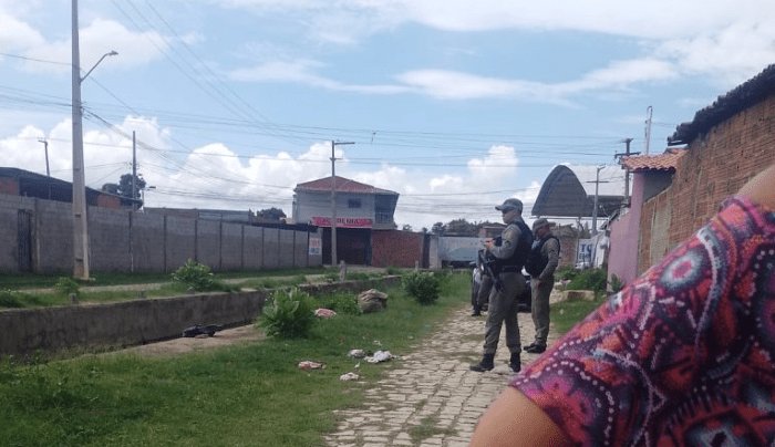 Leia mais sobre o artigo Corpo de bebê recém-nascido é encontrado em terreno baldio em Mossoró