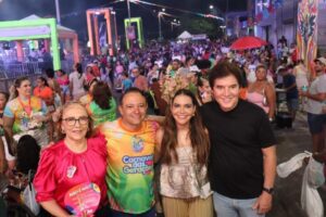 Leia mais sobre o artigo Prefeito Lula e pré-candidato a deputado estadual, Gustavo Soares, recepcionam Robinson Faria e Zenaide na abertura do Carnaval de Assú