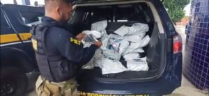 Leia mais sobre o artigo PRF prende três pessoas por tráfico e apreende grande quantidade de drogas em São José de Mipibu/RN