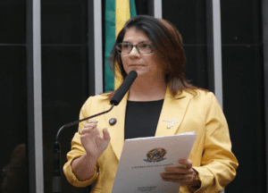 Leia mais sobre o artigo Carla Dickson denuncia Lula, PT e Acadêmicos de Niterói por improbidade, abuso de poder econômico e político