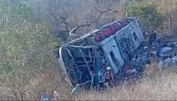 Leia mais sobre o artigo Ônibus com romeiros capota e deixa 15 mortos no interior de Alagoas