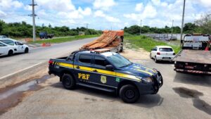 Leia mais sobre o artigo PRF apreende carga ilegal de madeira na Grande Natal