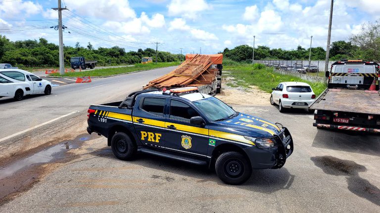 Leia mais sobre o artigo PRF apreende carga ilegal de madeira na Grande Natal