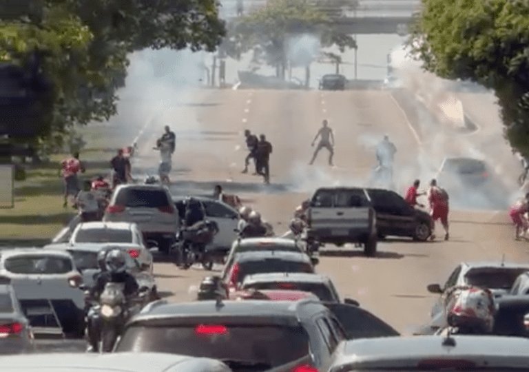 Leia mais sobre o artigo Confronto entre torcedores de América e ABC deixa rastro de violência na BR-101