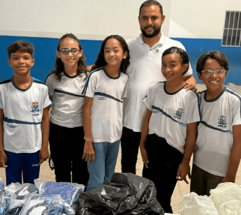 Leia mais sobre o artigo Prefeitura de Pedra Grande entrega fardamento escolar e marca início do ano letivo 2026