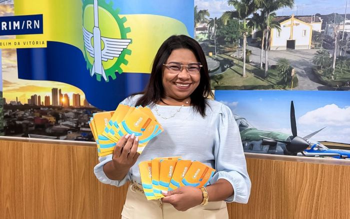 Leia mais sobre o artigo Com Cartão Educaparnamirim, Gestão Nilda inova na educação para compra de Kit Escolar