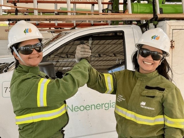 Leia mais sobre o artigo Mais mulheres eletricistas em campo: Neoenergia Cosern amplia presença feminina no RN