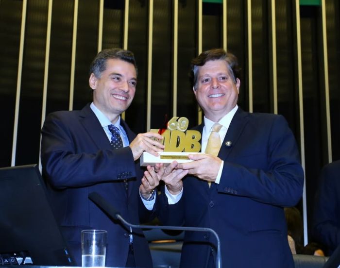 Leia mais sobre o artigo Walter Alves participa de Sessão Solene pelos 60 anos do MDB e é homenageado na Câmara dos Deputados
