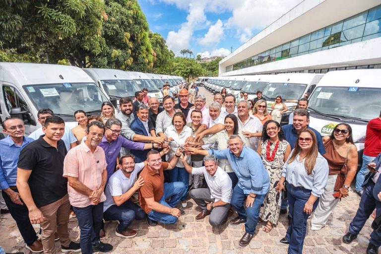 Leia mais sobre o artigo Prefeito Reginaldo Vitorino recebe van do MOBSUAS para reforçar assistência social em Jandaíra