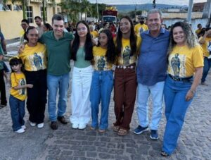 Leia mais sobre o artigo Walter Alves participa da tradicional missa de São José, em Angicos