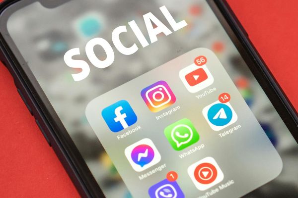 Leia mais sobre o artigo Rede social é condenada a pagar indenização de R$ 5 mil após desativar perfil de usuário indevidamente