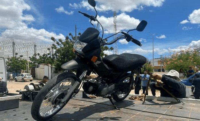 Leia mais sobre o artigo Moto com quase R$ 94 mil em débitos e mais de 700 infrações é apreendida em Mossoró
