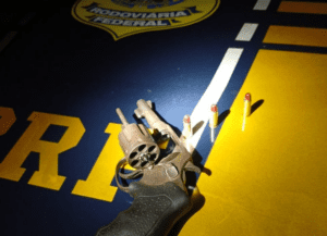 Leia mais sobre o artigo PRF prende dois homens em flagrante por roubo de motocicleta na Grande Natal