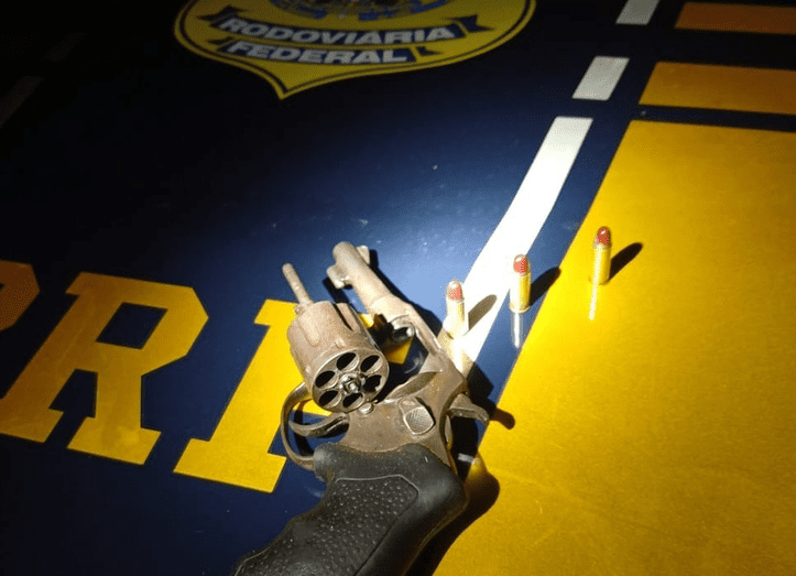 Leia mais sobre o artigo PRF prende dois homens em flagrante por roubo de motocicleta na Grande Natal